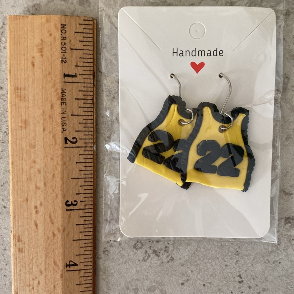 Handmade Caitlin Clark 22 Indiana Fever Hawkeyes Earrings - Picture 3 of 3